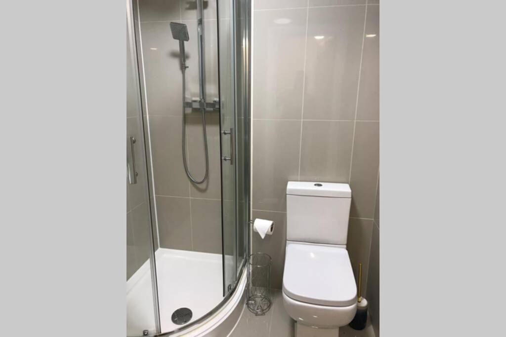 Marie'S Serviced Apartments- 2 Bedroom City Stay Bedford Eksteriør bilde